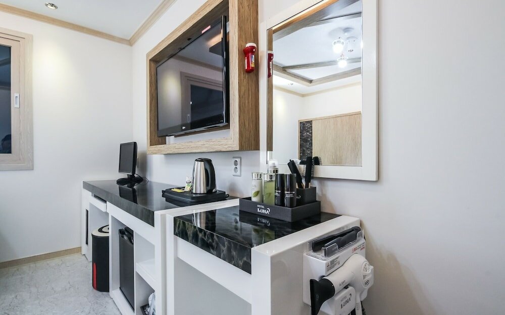 Фото Yeosu Luna Hotel