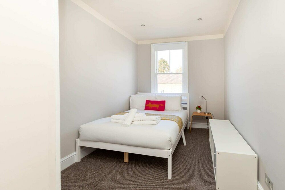 Фото Incredible 5 Bedroom House W/private Garden -wandsworth!