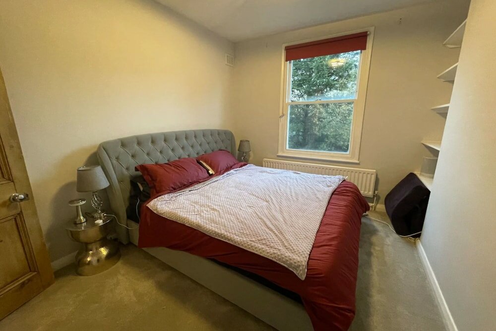 Фото Stylish and Spacious 1 Bedroom Flat