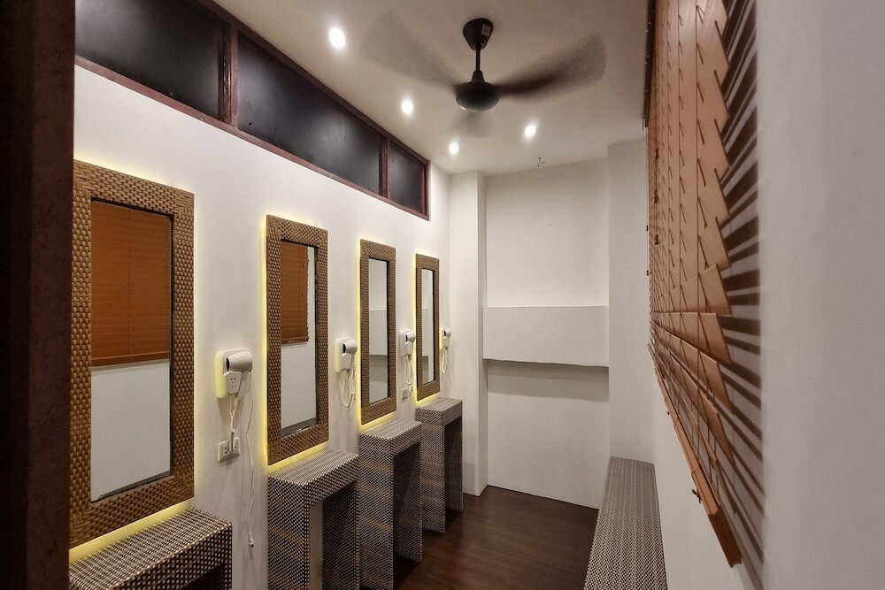 Фото Oyo 997 Attic Capsule Hotel