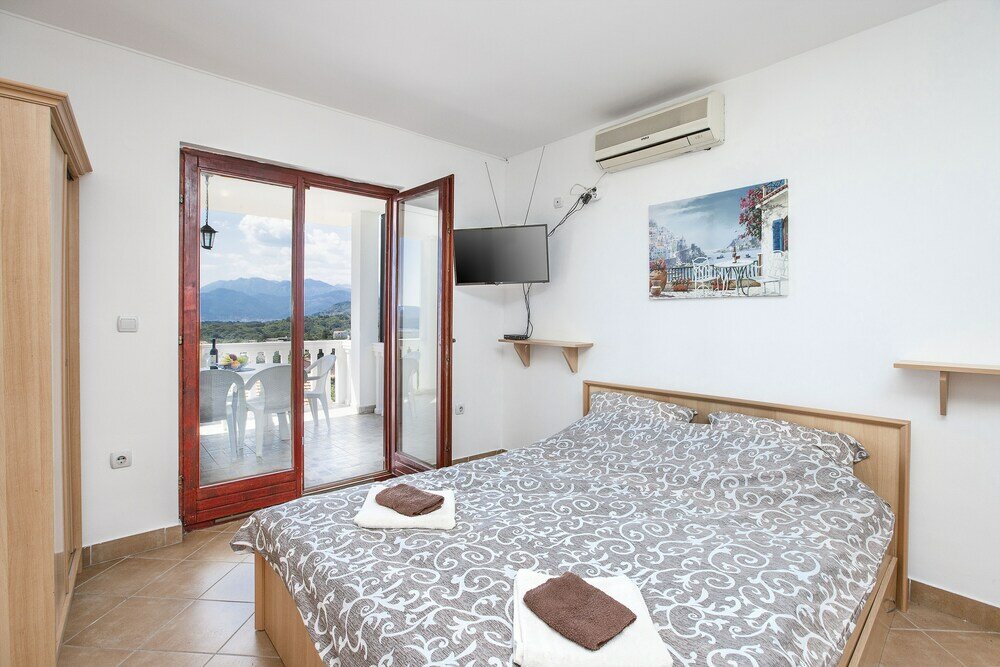 Фото Crystal Sky Apartments