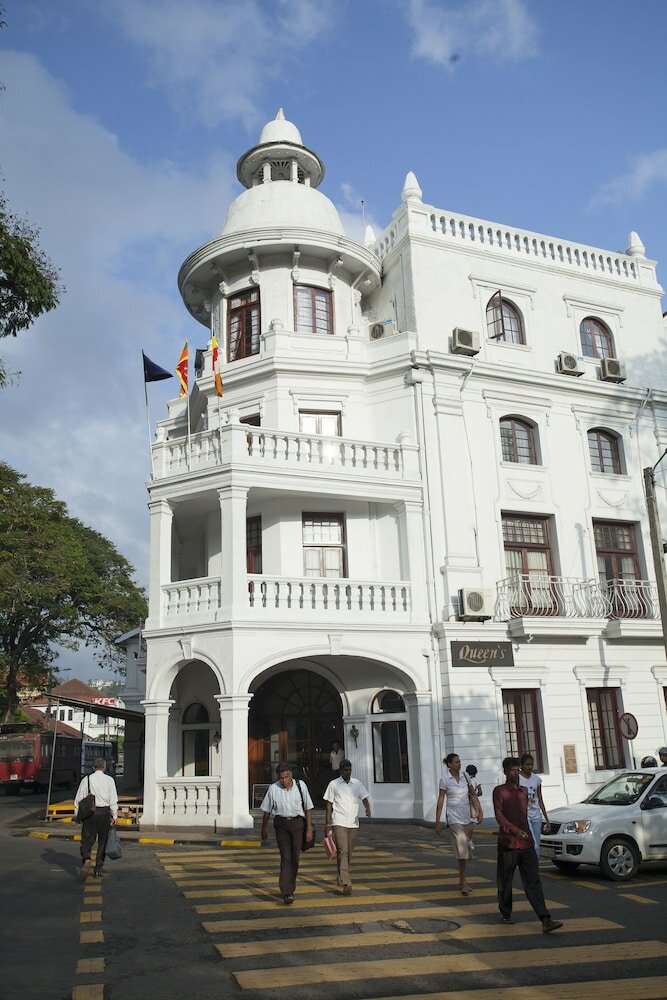 Фото Queen's Hotel