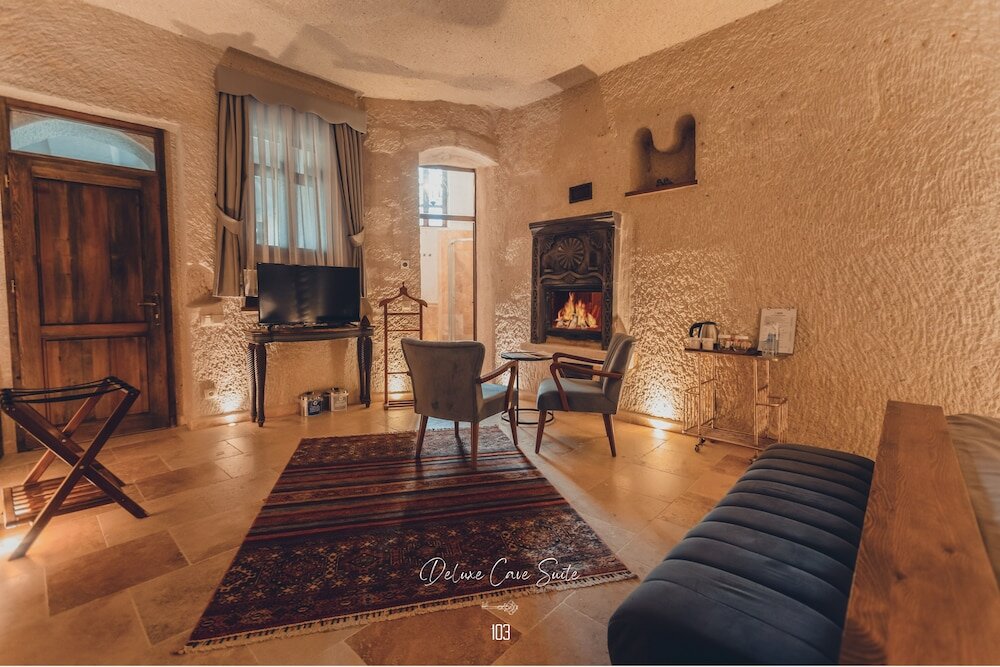 Фото Nino Cave Suites