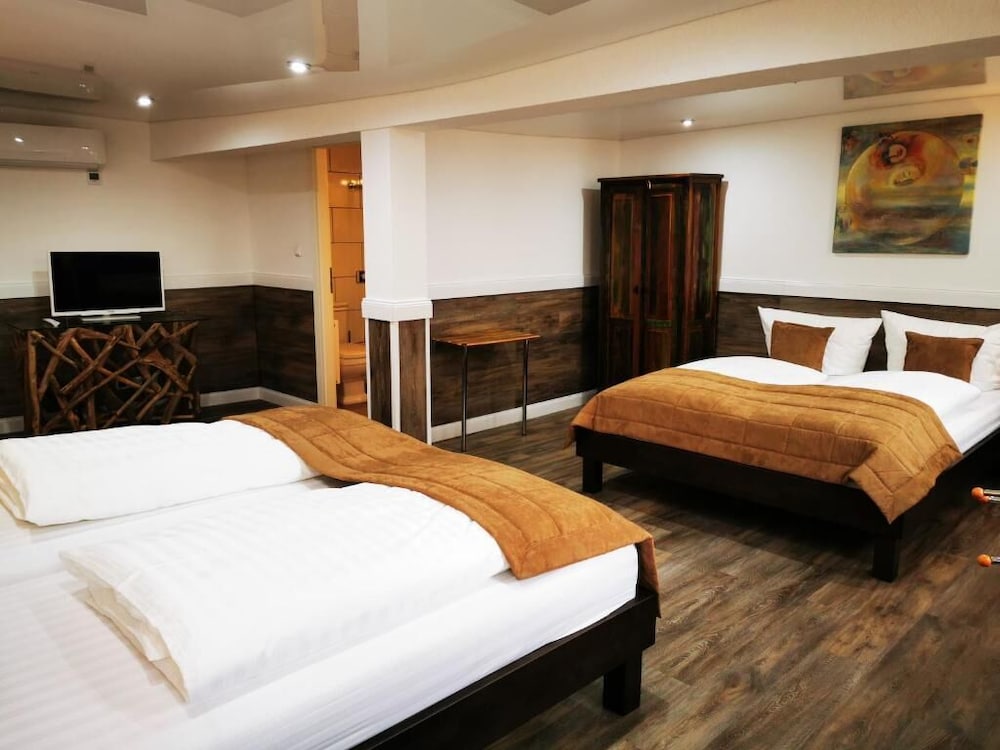 Фото Landgasthaus Kreuz Michelbach