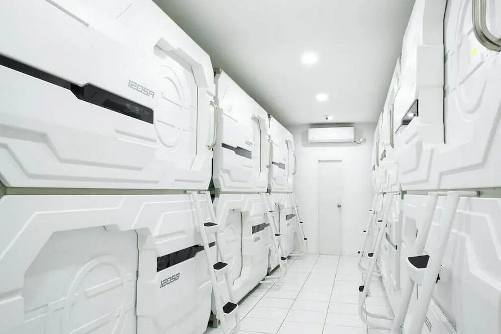 Фото RedDoorz Hostel near Taman Puring