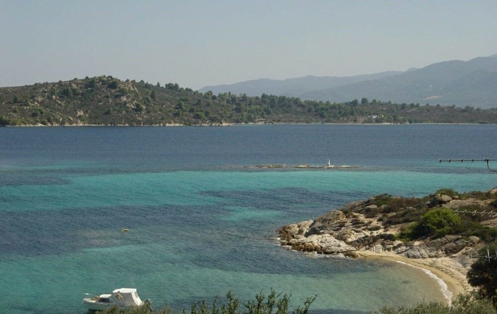 Фото Beachfront house with amazing sea view