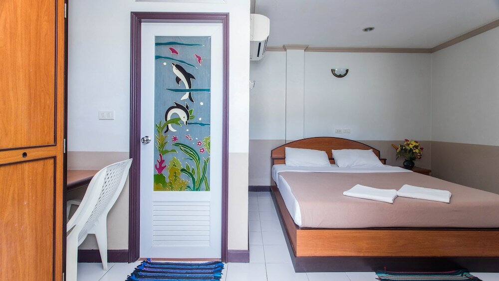 Фото D. J. House