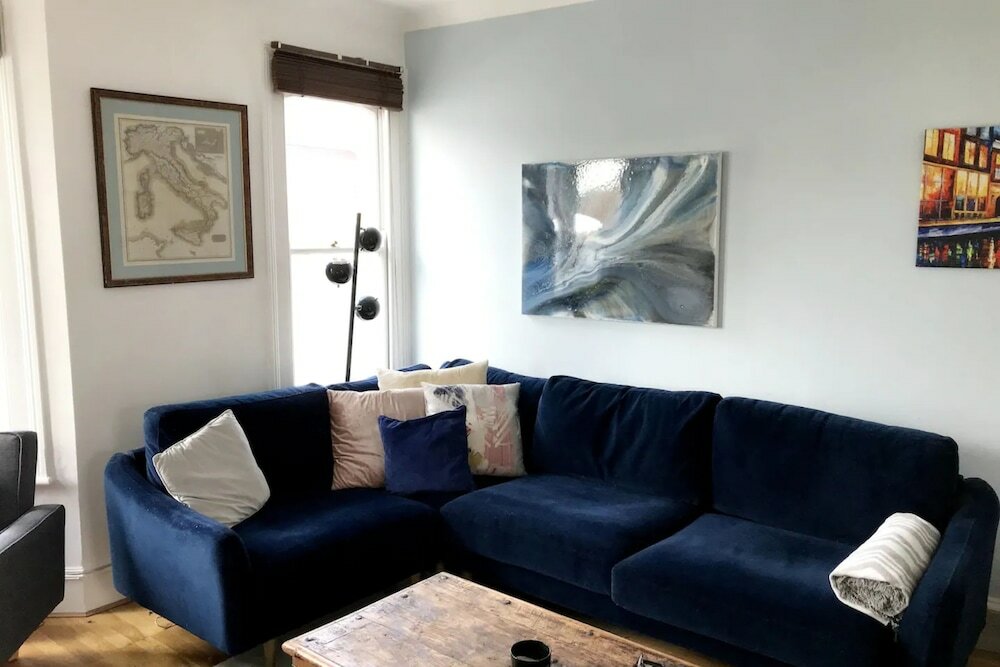 Фото Stylish 2 Bedroom Apartment in Fulham With a Garden Terrace