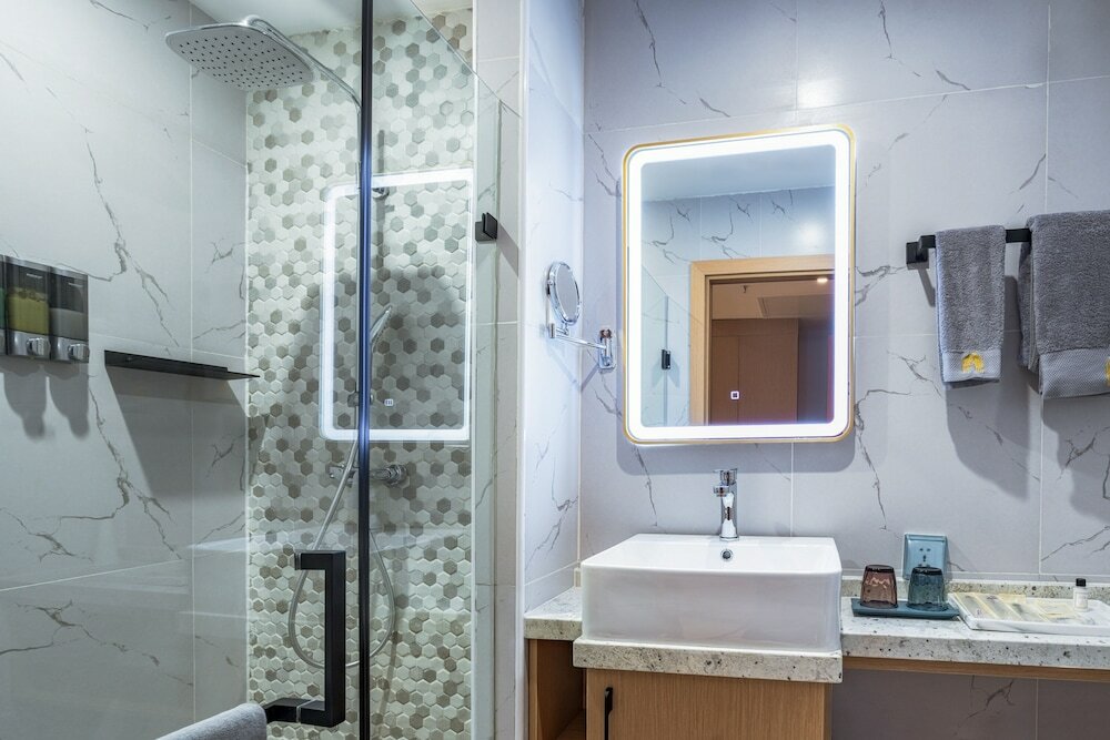 Фото Millennium Plaza Hotel