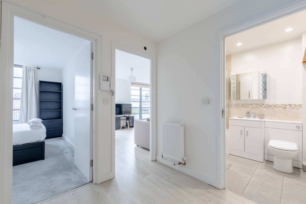 Фото Serene 1bd Canal-side Flat w Terrace - Haggerston