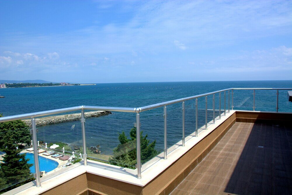 Фото Apartcomplex Golden Bay