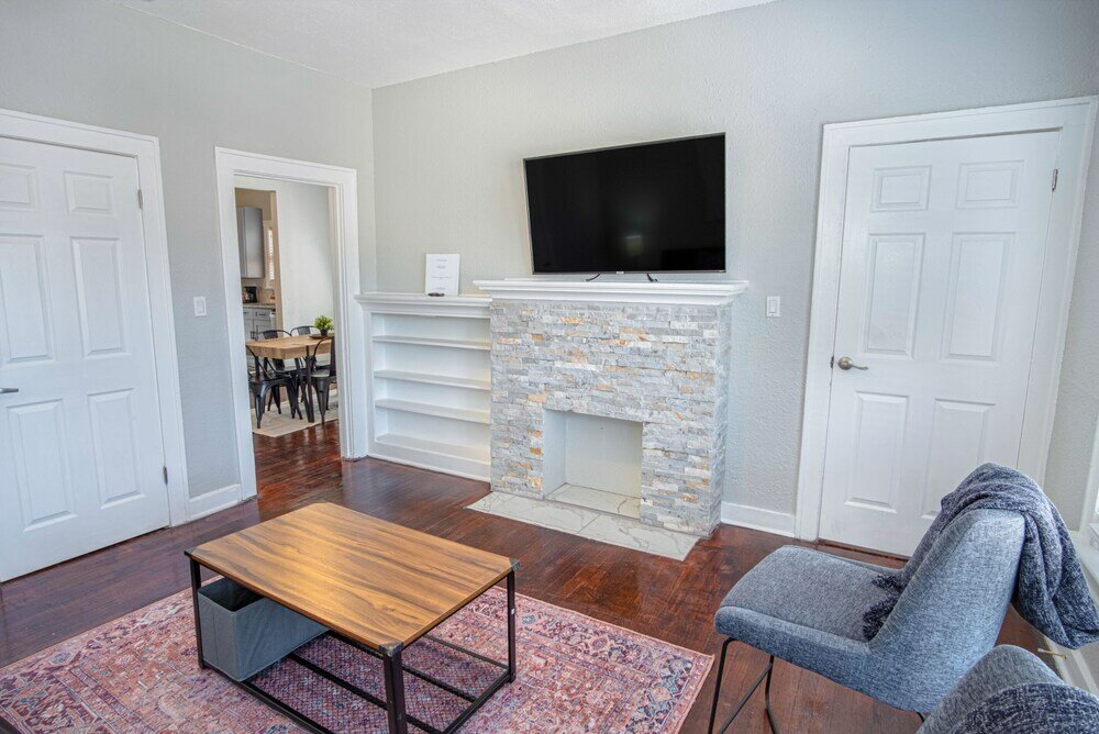 Фото Trendy 3 Br Prime Apt Near Downtown