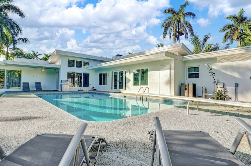 Фото Gorgeous 5br Home with Heated Pool