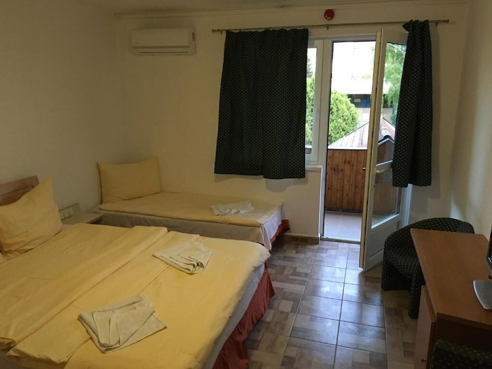 Фото Fenyves Hotel