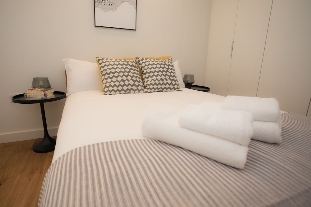 Фото Moonside - Stunning Angel Apartments