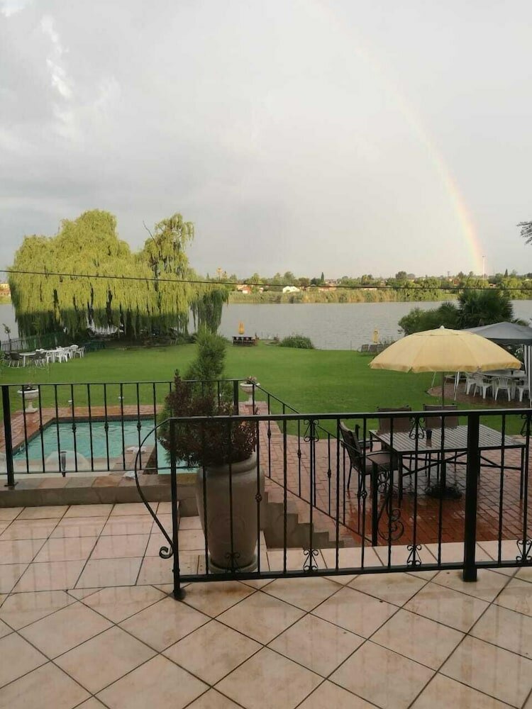 Фото The Lakehouse Guest House