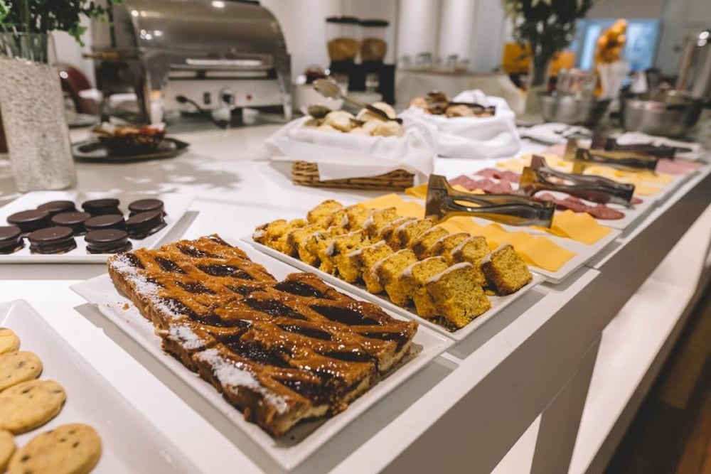 Фото Dos Reyes Hotel