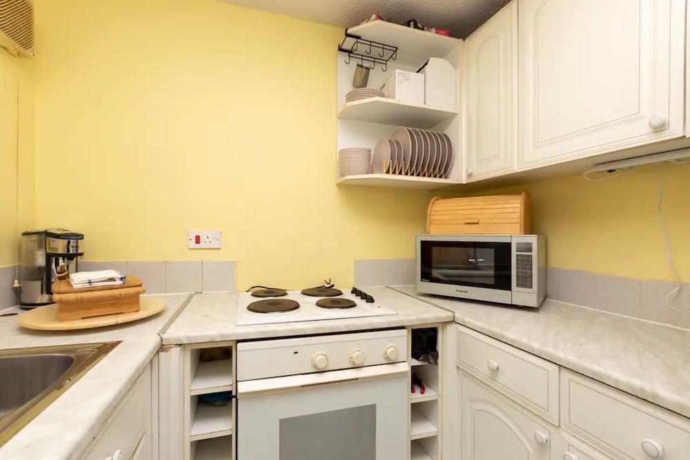 Фото 1 Bedroom Light Studio Flat in Surrey Quays