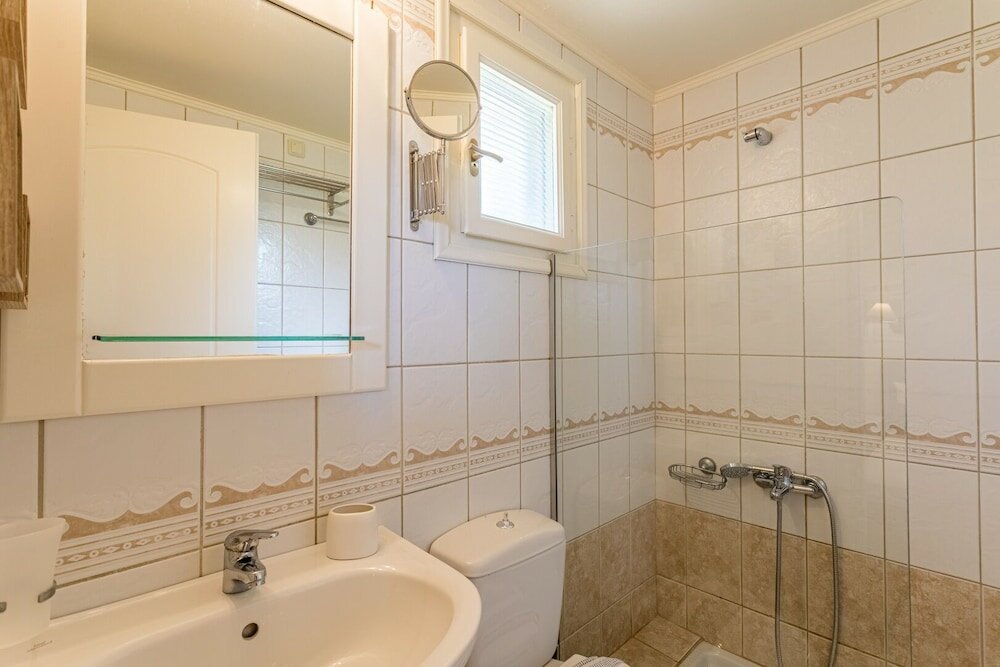 Фото Lithos Stoupa Villas