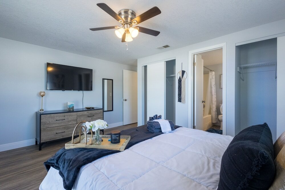 Фото Sleeps 6 Hot Tub Fenced Yard Cozy Chic