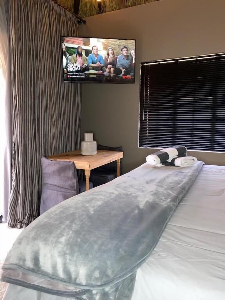 Фото Four20 Bespoke Hotel