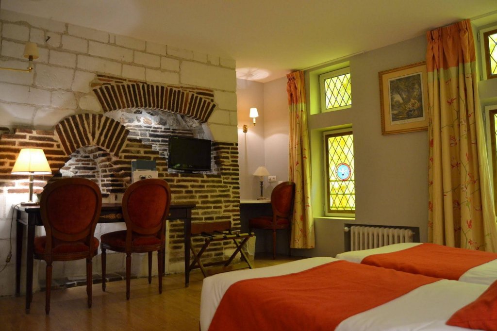 Фото Brit Hôtel Les Comtes de Champagne Centre Historique