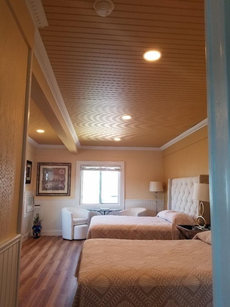 Фото Vineyard Harbor Motel