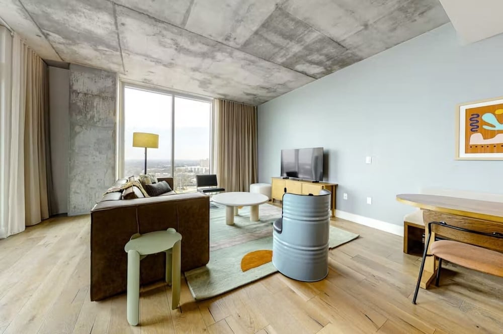 Фото Luxe High Rise off of Rainey St