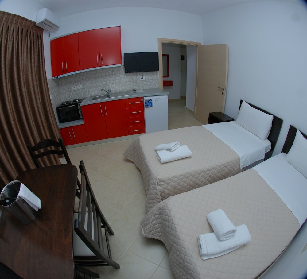 Фото Atlantis Hotel & Apartments