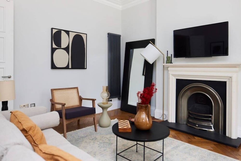 Фото The Camden Place - Breathtaking 4bdr Flat With Garden