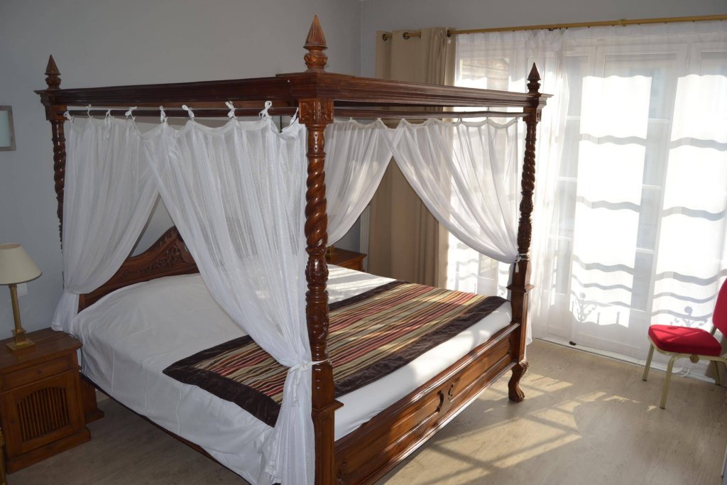 Фото Brit Hôtel Les Comtes de Champagne Centre Historique