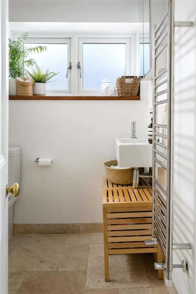 Фото Large and Modern 3 Bedroom Family Home in Earlsfield