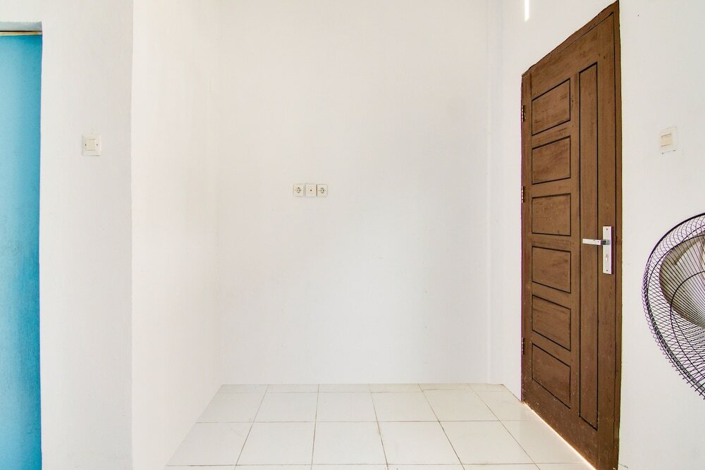 Фото Spot On 91858 Raja Homestay Syariah