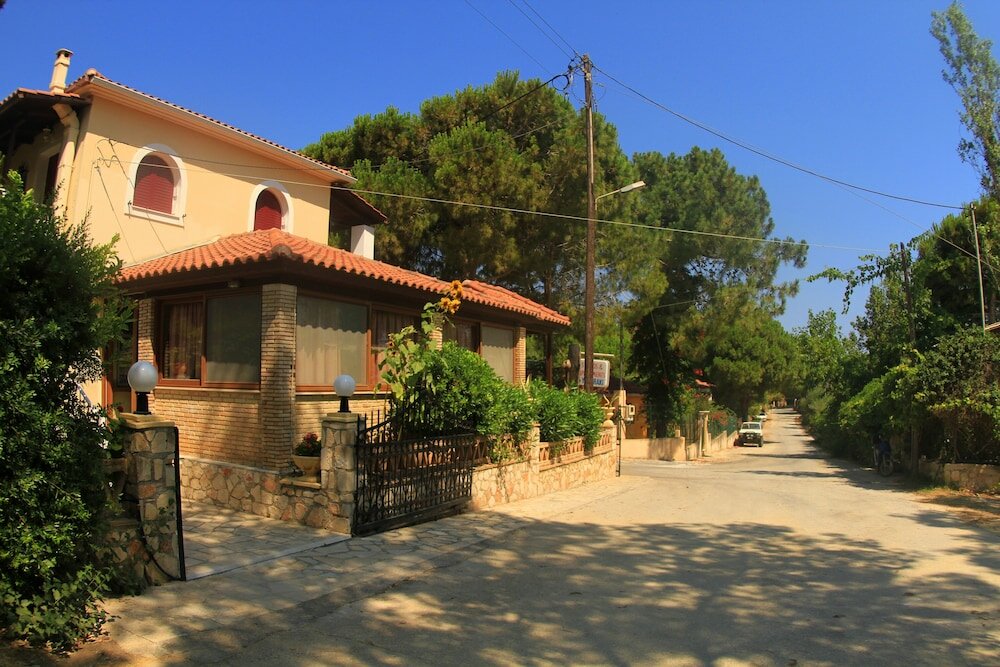 Фото Pyrgaraki Studios and Apartments