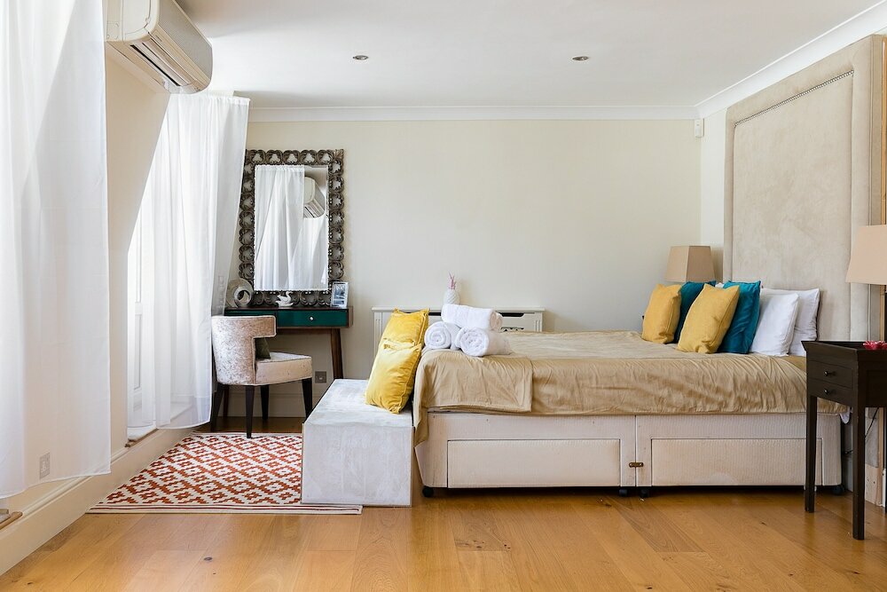 Фото Luxury 5-bedroom Villa With Parking and Ac