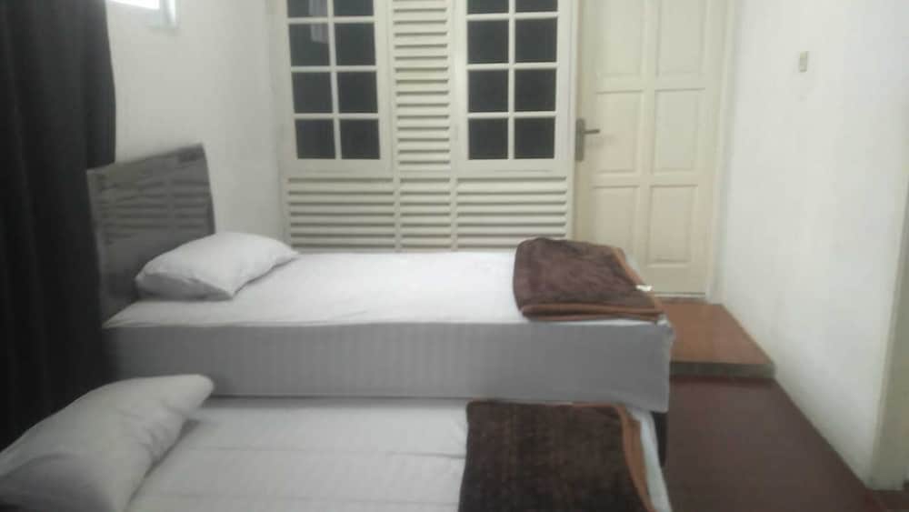 Фото Express O 92061 Omah Oewie Syariah