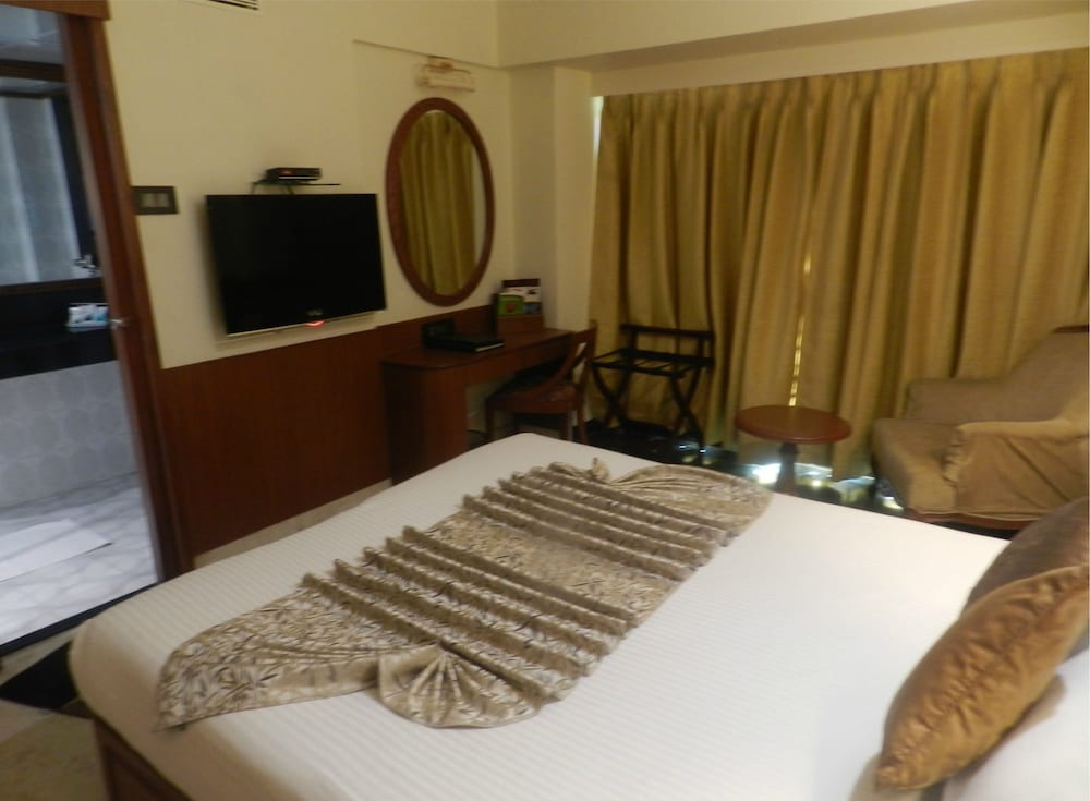 Фото The Emerald Hotel & Executive Apartments