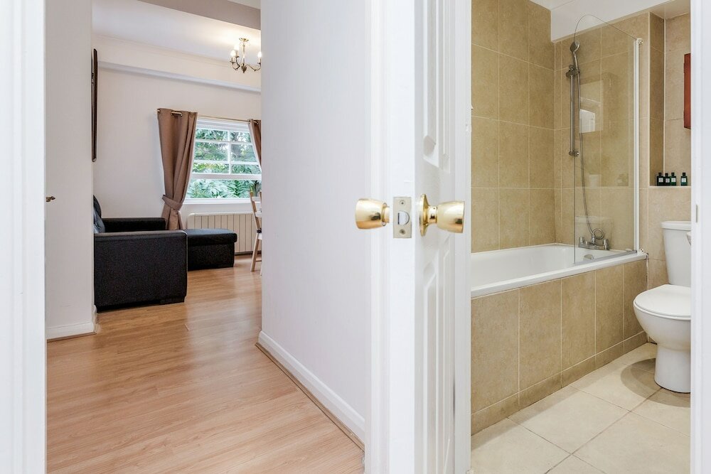 Фото Kings Road Apartments