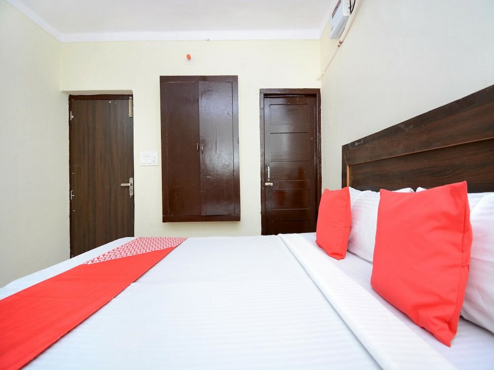 Фото Oyo 30943 Hotel Tourist