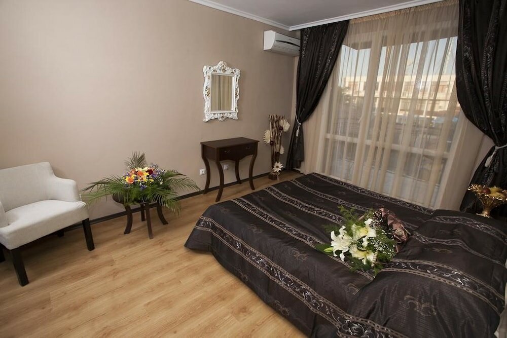 Фото Red Hotel Lozenetz