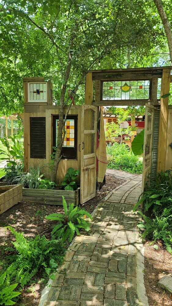 Фото Cedar Oaks Inn The Bath House