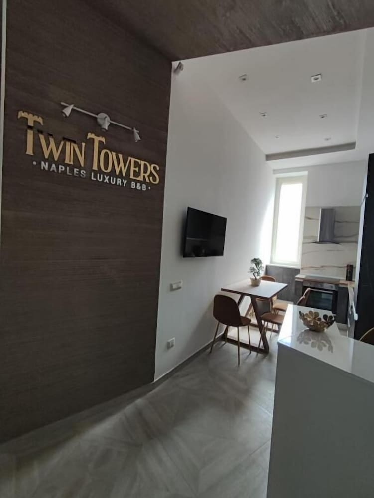 Фото Twin Towers Naples Luxury