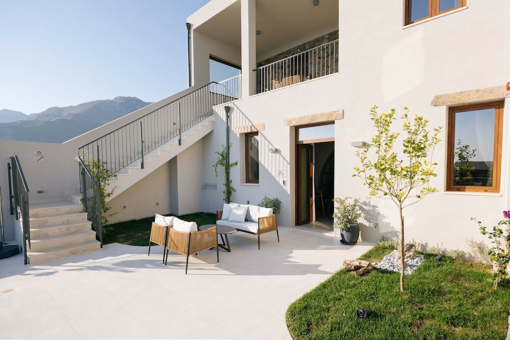 Фото Mirthea Suites