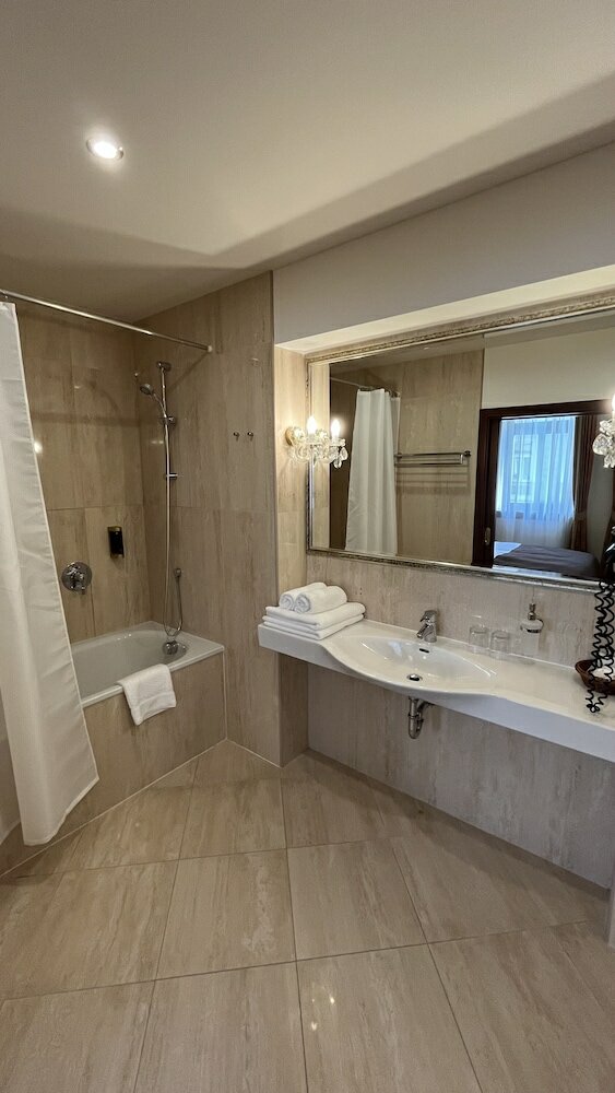 Фото Fleur De Lis Hotel