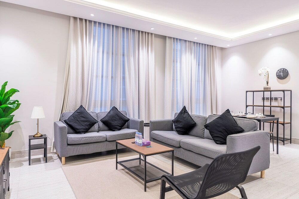 Фото Mabaat - Al Malqa 3br Apt - 533