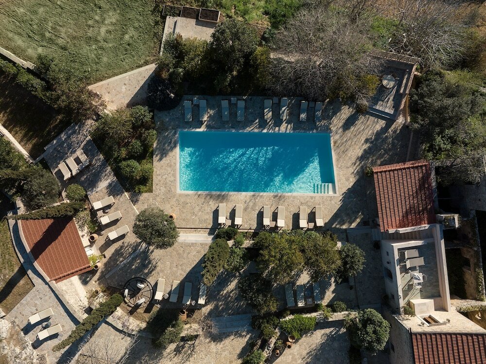 Фото Kapsaliana Village Hotel