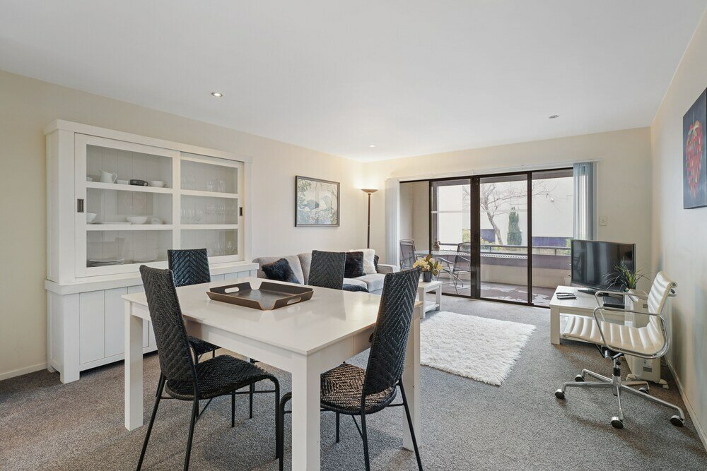 Фото Stylish Central 2br Apt nr Hospital