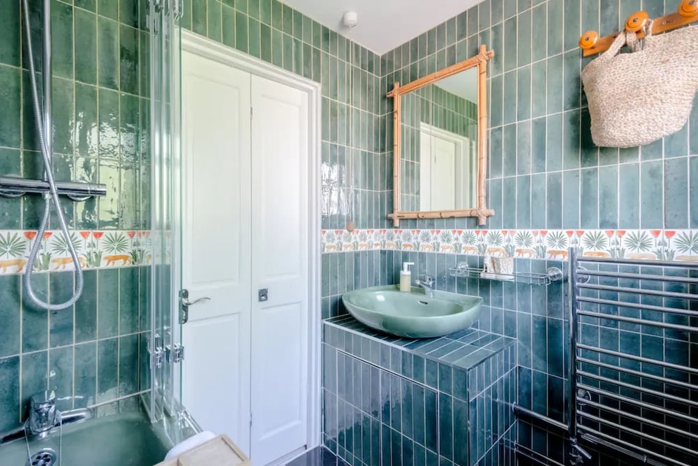 Фото Unique Vintage-style 3bd Flat - Dalston