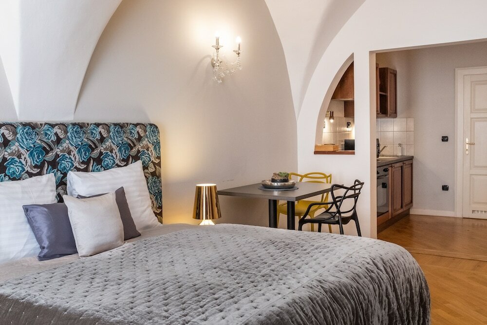 Фото Chateau 9 Apartments by Adrez Living