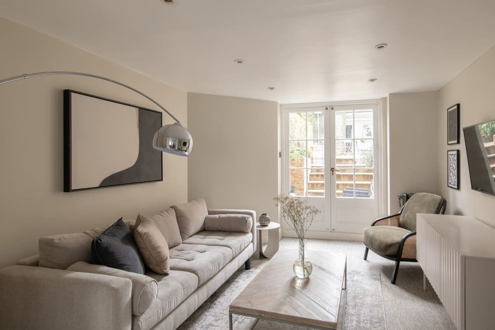 Фото The Southwark Arms - Glamorous 5bdr House With Garden